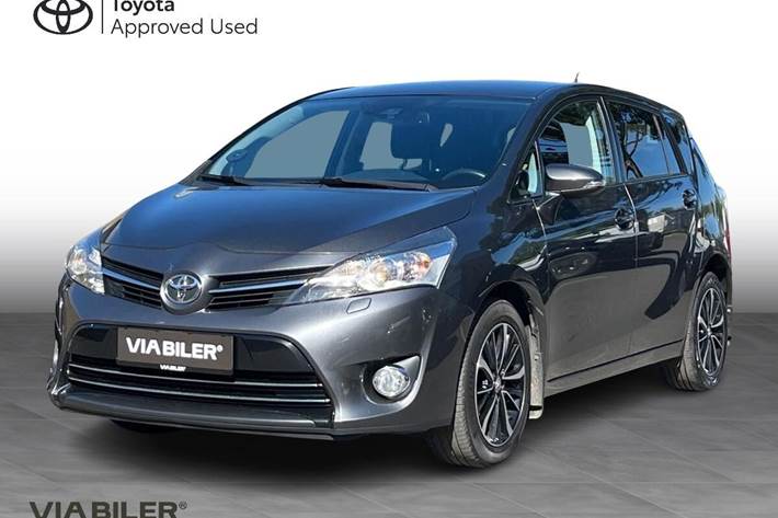 Sort Toyota Verso fra 2018 set udefra