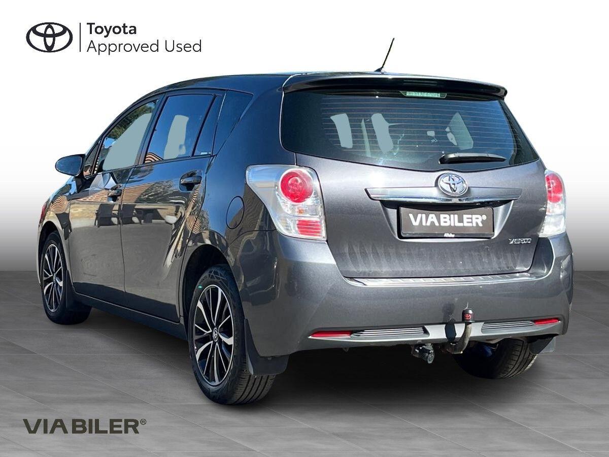 Sort Toyota Verso fra 2018