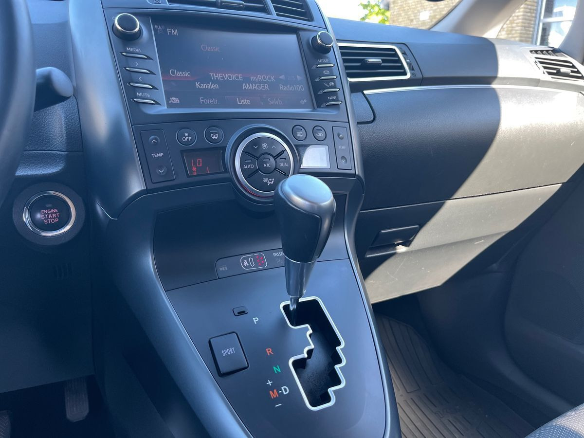 Sort Toyota Verso fra 2018