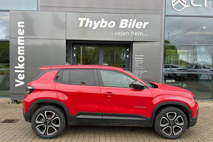 Rød Jeep Avenger fra 2023