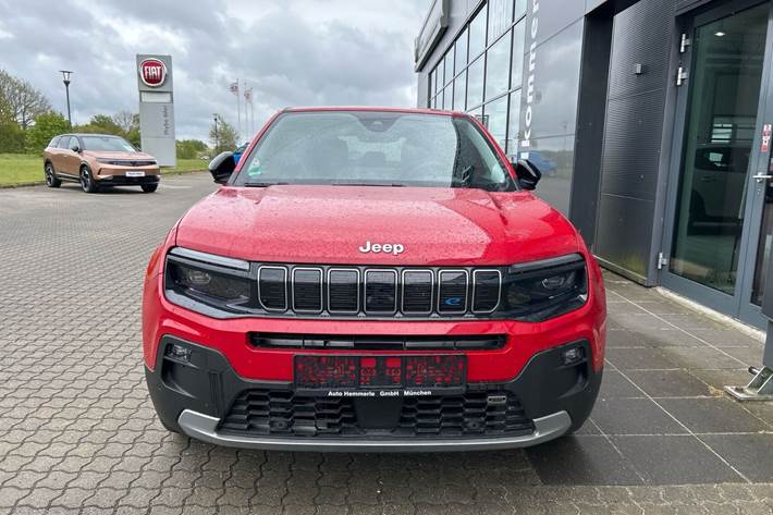 Rød Jeep Avenger fra 2023