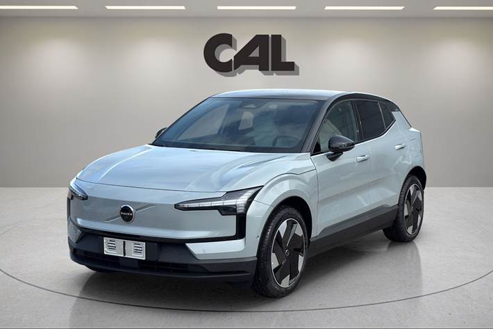 Grå Volvo EX30 fra 2024 set udefra