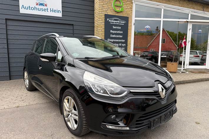 Sort Renault Clio IV fra 2017 set udefra