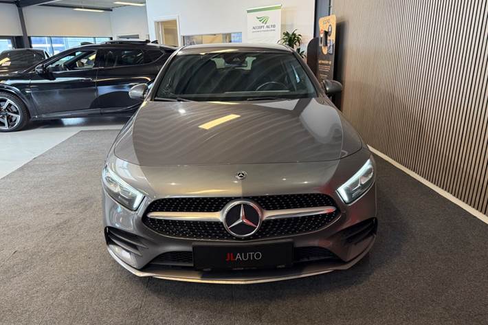 Grå Mercedes A200 d fra 2019