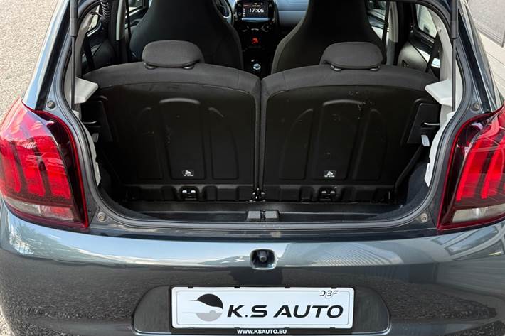 Grå Peugeot 108 fra 2019