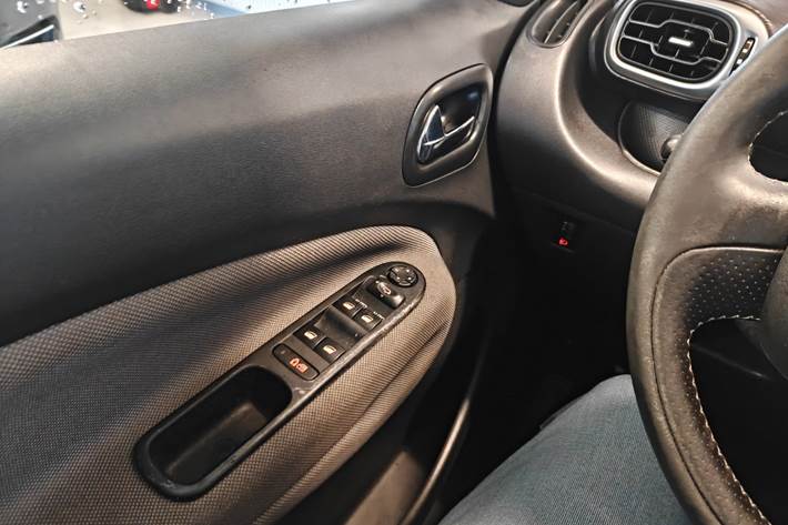 Gul Citroën C3 Picasso fra 2010