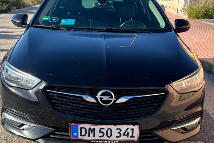 Sort Opel Insignia fra 2018