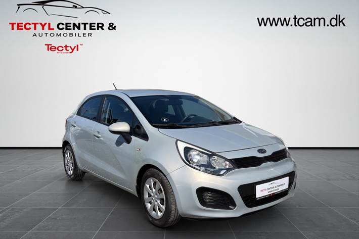 Beige Kia Rio fra 2012