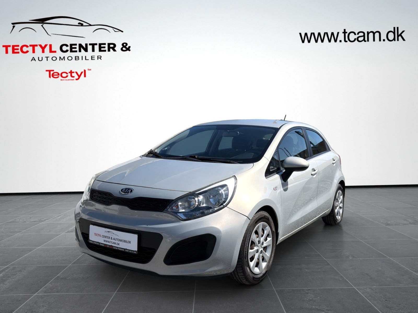 Beige Kia Rio fra 2012