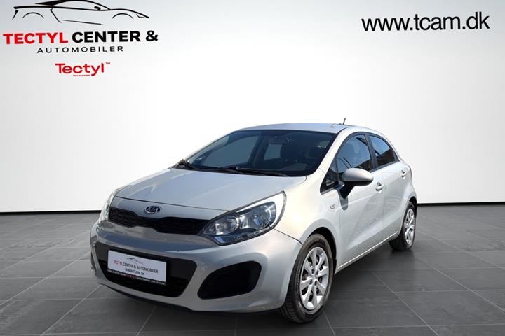 Beige Kia Rio fra 2012
