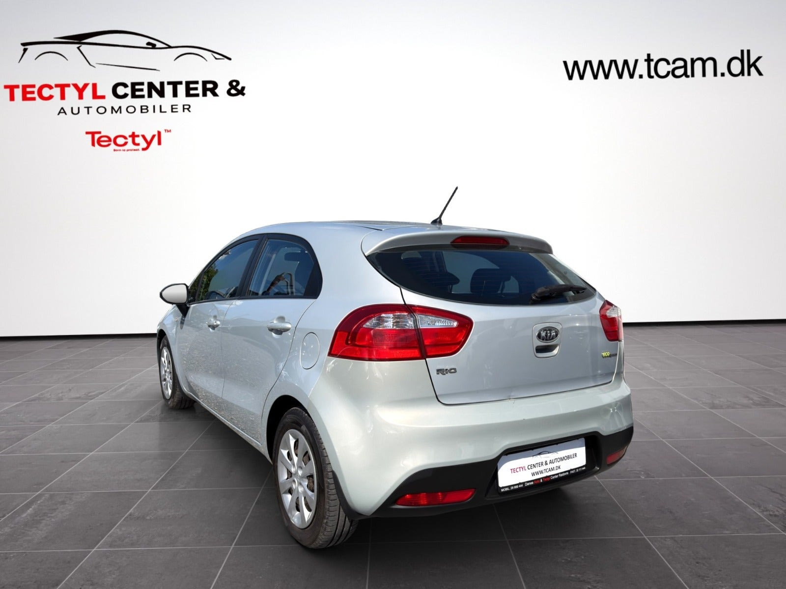 Beige Kia Rio fra 2012