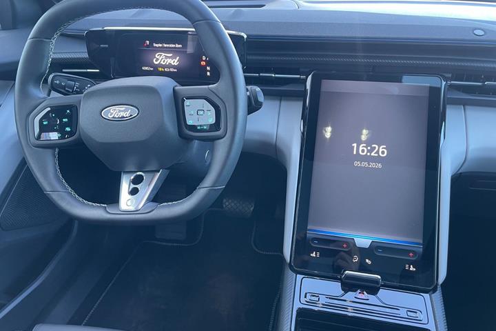 Rød Ford Capri fra 2025