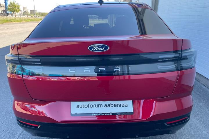 Rød Ford Capri fra 2025