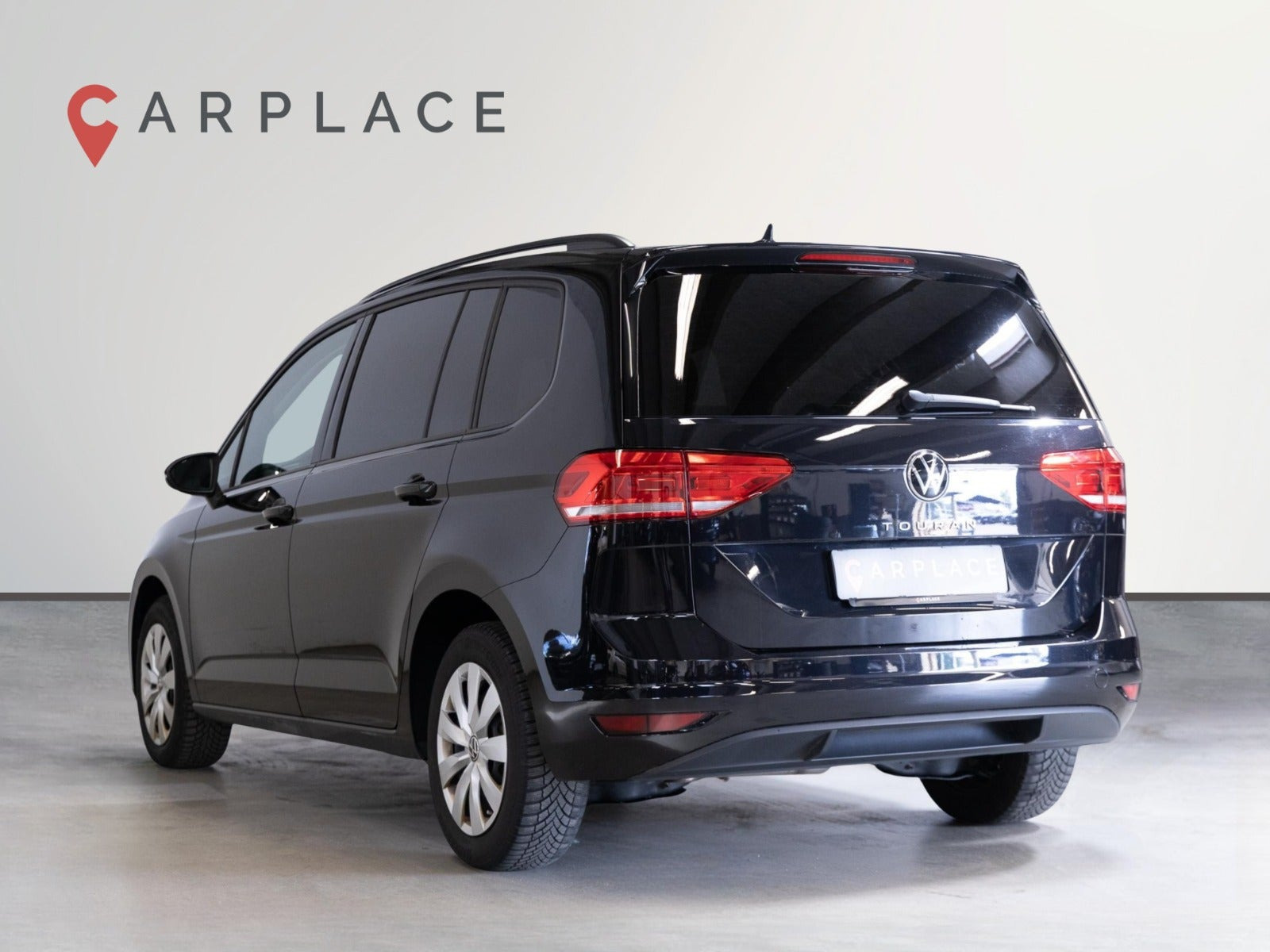 Sort VW Touran fra 2023