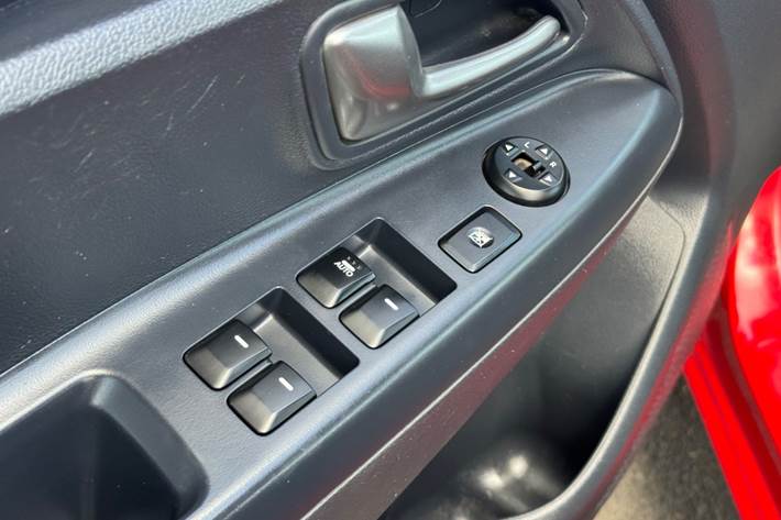 Rød Kia Rio fra 2013