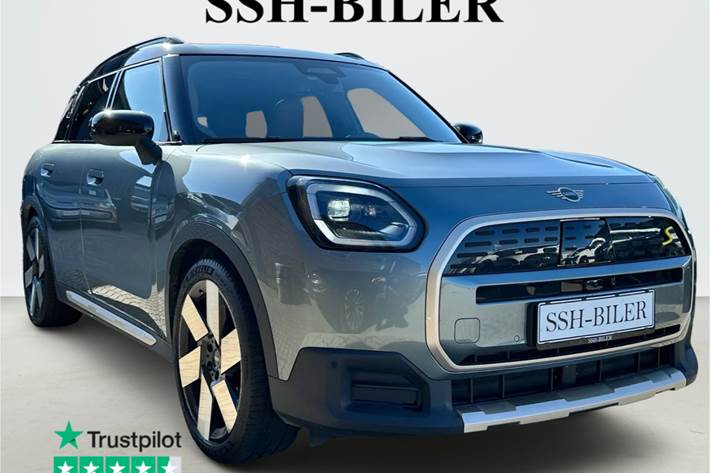 Grøn Mini Countryman SE fra 2024 set udefra