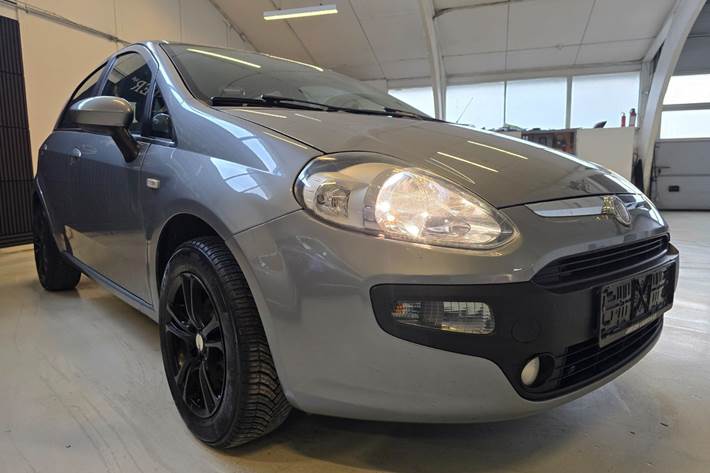 Grå Fiat Punto Evo fra 2012