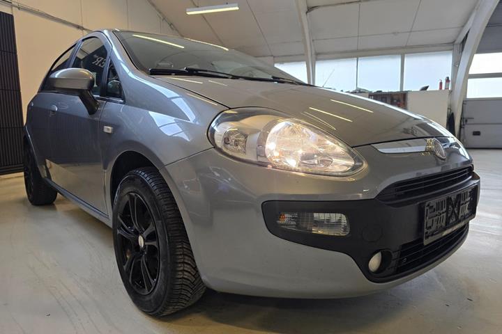 Grå Fiat Punto Evo fra 2012