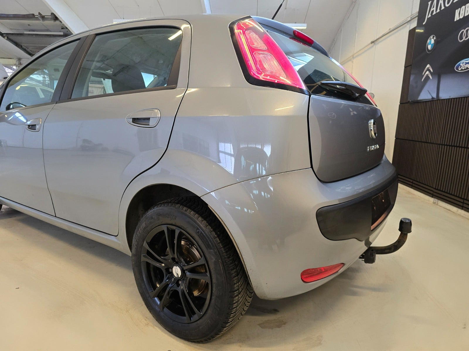 Grå Fiat Punto Evo fra 2012
