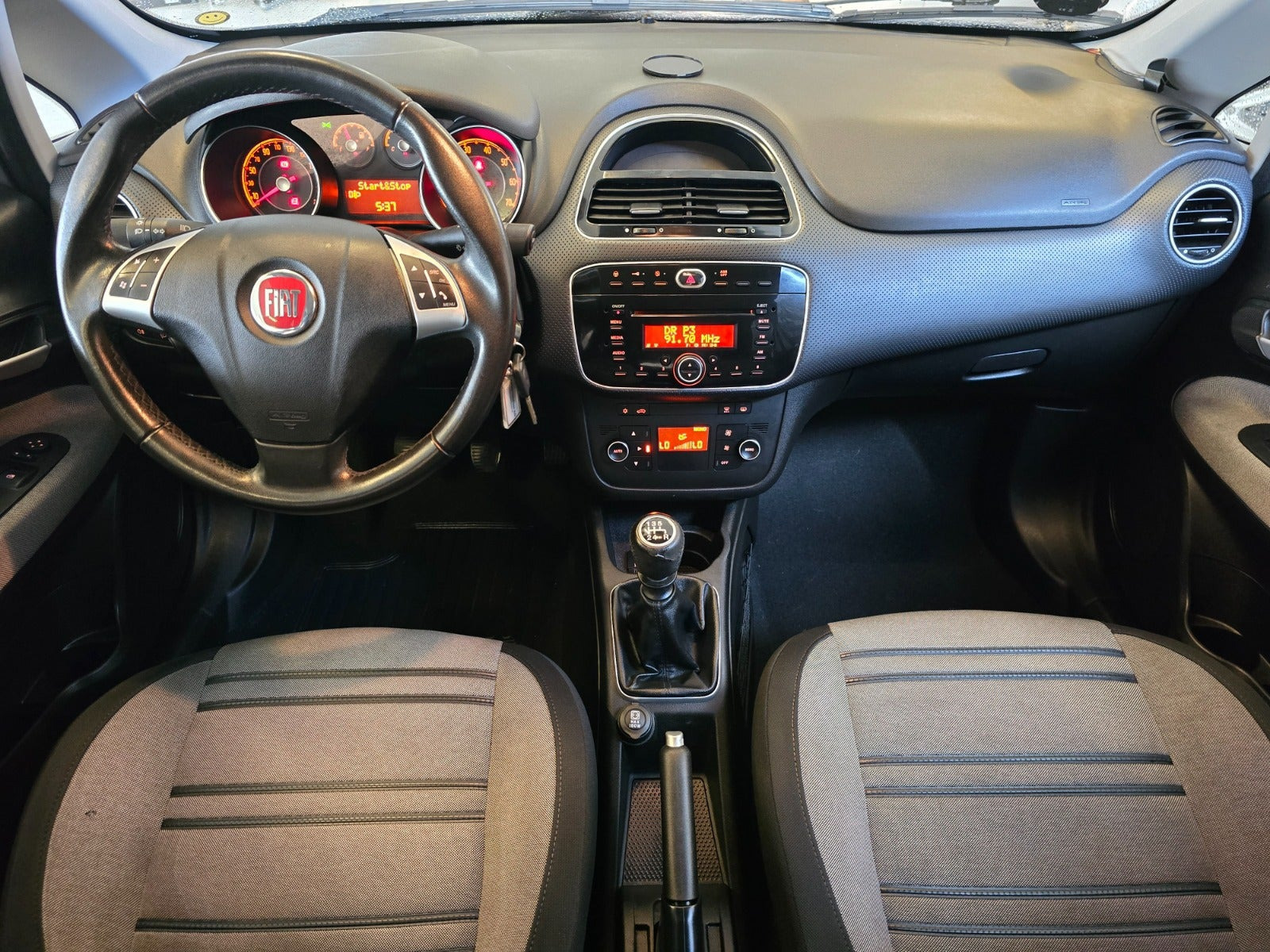 Grå Fiat Punto Evo fra 2012