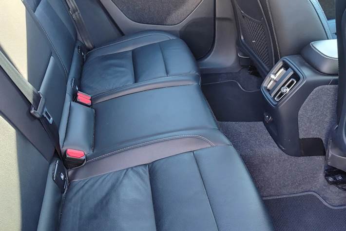 Blå Volvo XC40 fra 2021