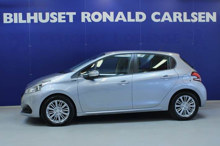 Sølv Peugeot 208 fra 2019