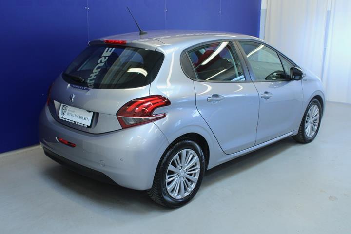 Sølv Peugeot 208 fra 2019