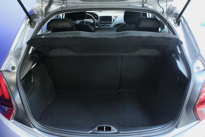 Sølv Peugeot 208 fra 2019