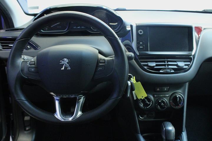 Sølv Peugeot 208 fra 2019