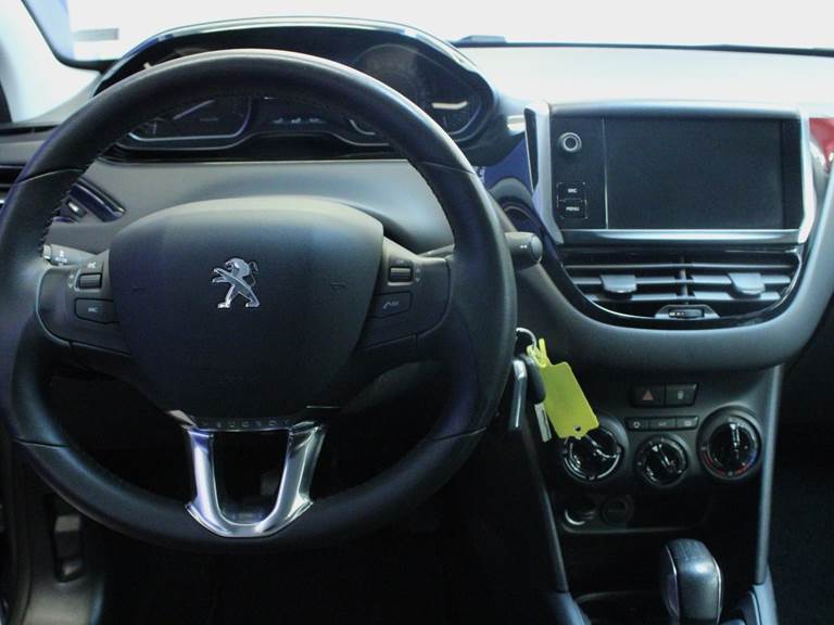 Peugeot 208 1,2 PureTech 82 Signature