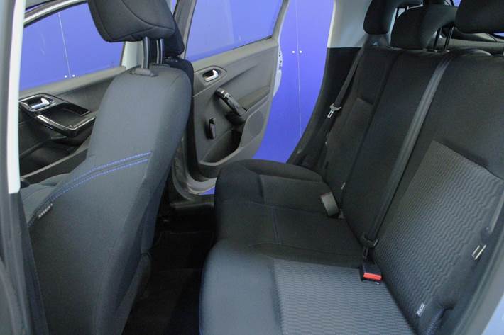Sølv Peugeot 208 fra 2019