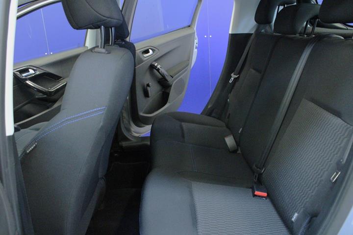 Sølv Peugeot 208 fra 2019