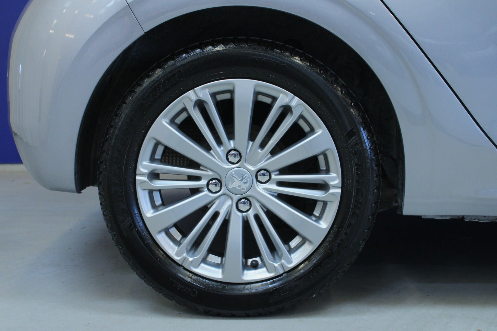 Sølv Peugeot 208 fra 2019