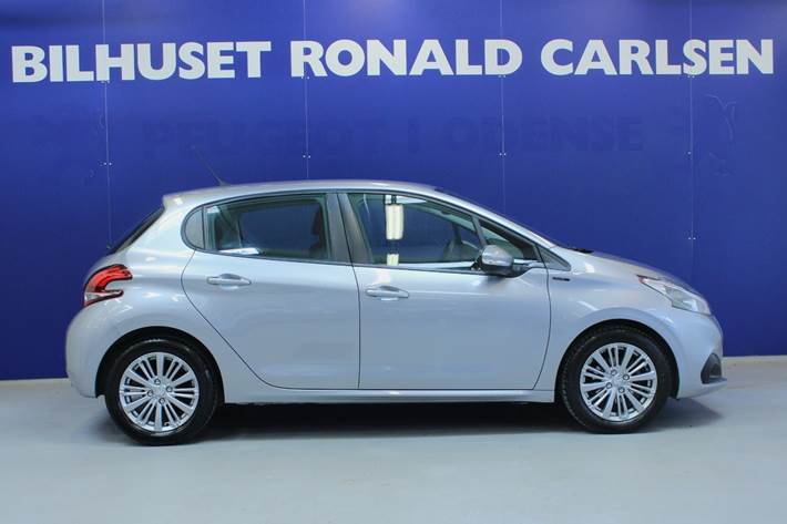 Sølv Peugeot 208 fra 2019