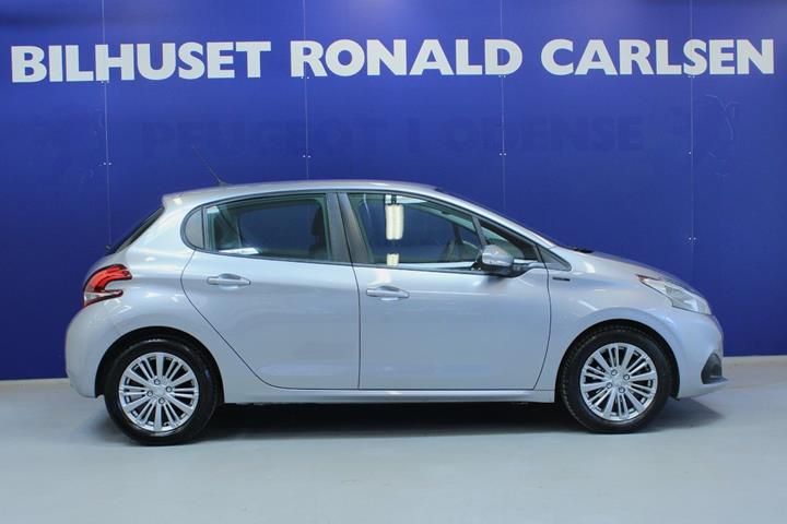 Sølv Peugeot 208 fra 2019