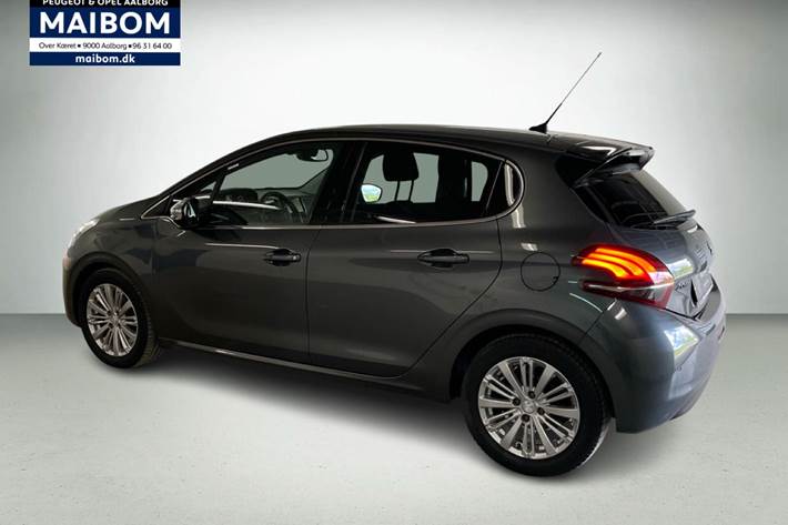 Grå Peugeot 208 fra 2017