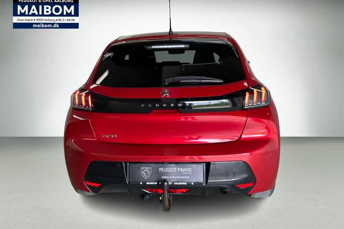 Rød Peugeot 208 fra 2020