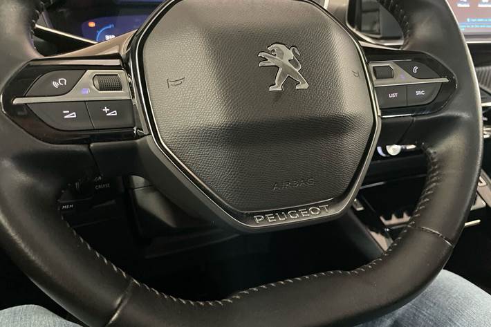 Rød Peugeot 208 fra 2020