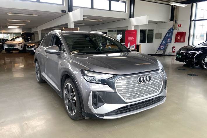 Grå Audi Q4 e-tron fra 2023