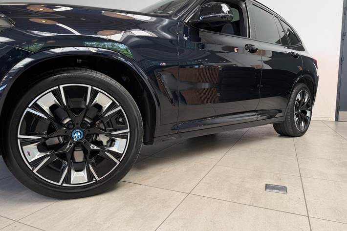 Sort BMW iX3 fra 2024