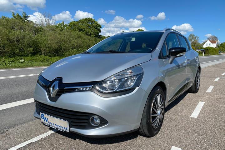 Sølv Renault Clio IV fra 2014 set udefra