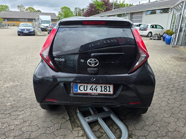 Toyota Aygo 1,0 VVT-i x-play x-shift
