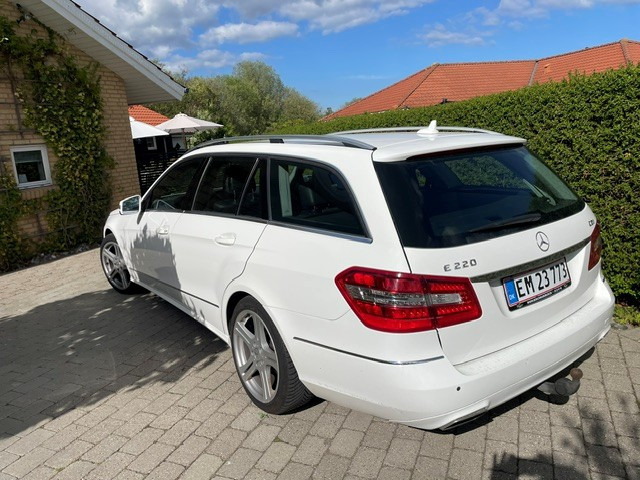 Hvid Mercedes E220 d fra 2012