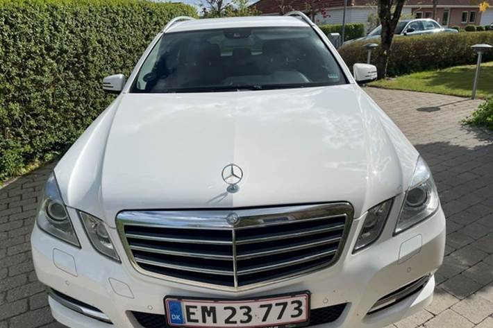 Hvid Mercedes E220 d fra 2012