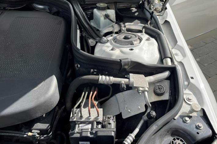 Hvid Mercedes E220 d fra 2012