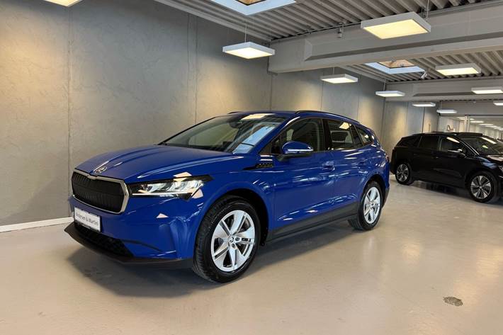 Blå Skoda Enyaq fra 2023