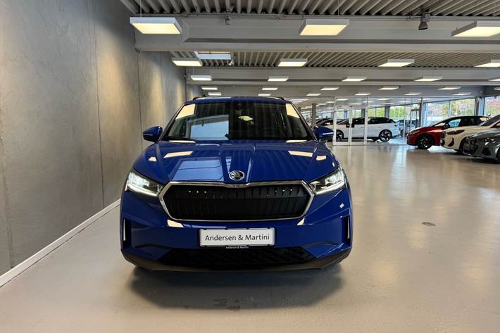 Blå Skoda Enyaq fra 2023