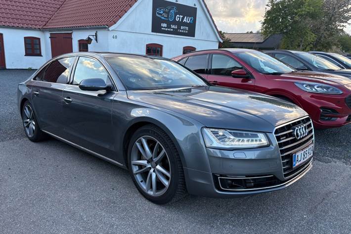 Grå Audi A8 fra 2014