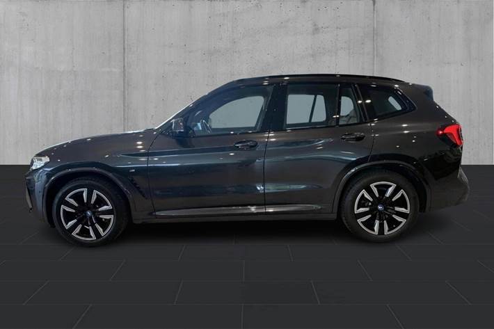 Grå BMW iX3 fra 2024