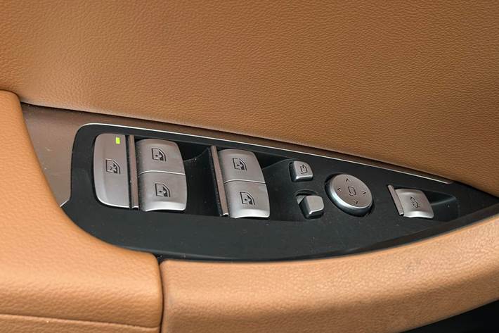 Grå BMW iX3 fra 2024